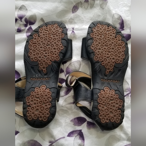 NWOT Black Clarks Velcro Sandals - Picture 2 of 3